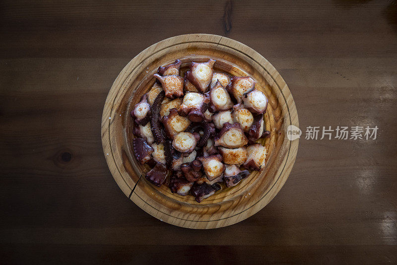 西班牙加利西亚的一盘章鱼(Pulpo a la Gallega)